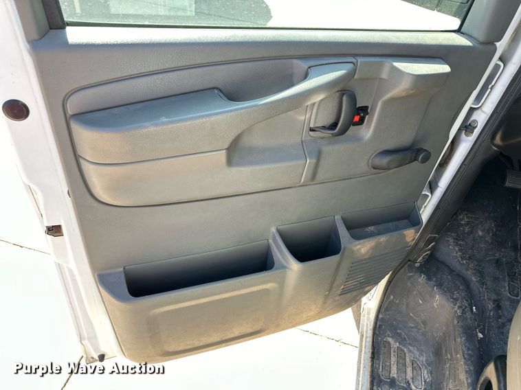 image for item ER8067 2010 Chevrolet Express 3500 van