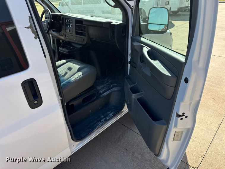 image for item ER8067 2010 Chevrolet Express 3500 van