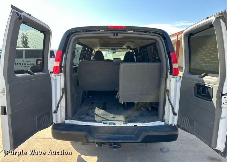 image for item ER8067 2010 Chevrolet Express 3500 van