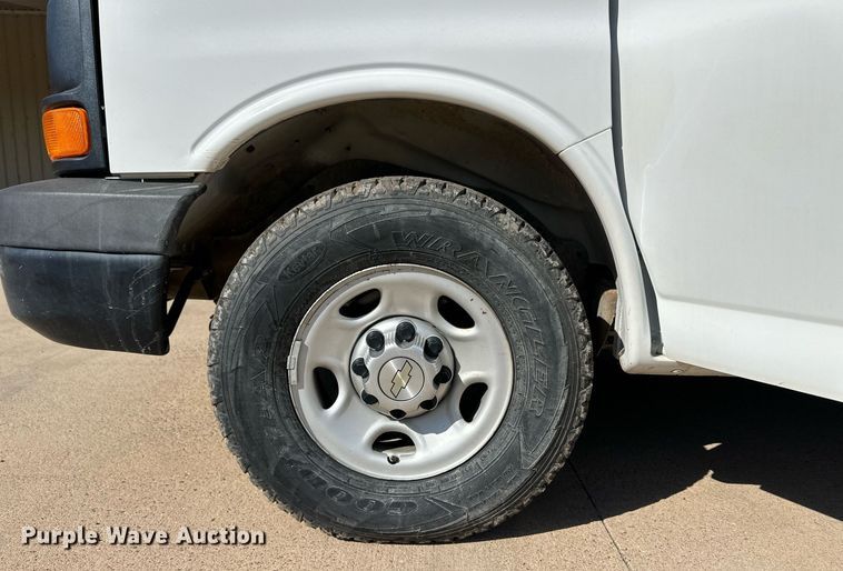 image for item ER8067 2010 Chevrolet Express 3500 van