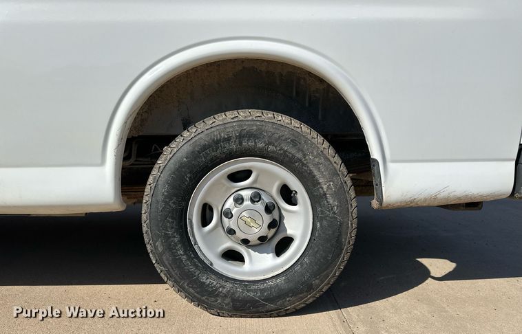 image for item ER8067 2010 Chevrolet Express 3500 van