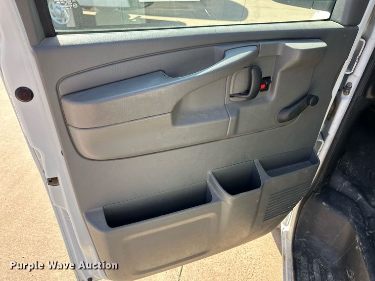 image for item ER8068 2010 Chevrolet Express 3500 van