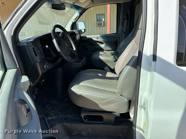 image for item ER8068 2010 Chevrolet Express 3500 van