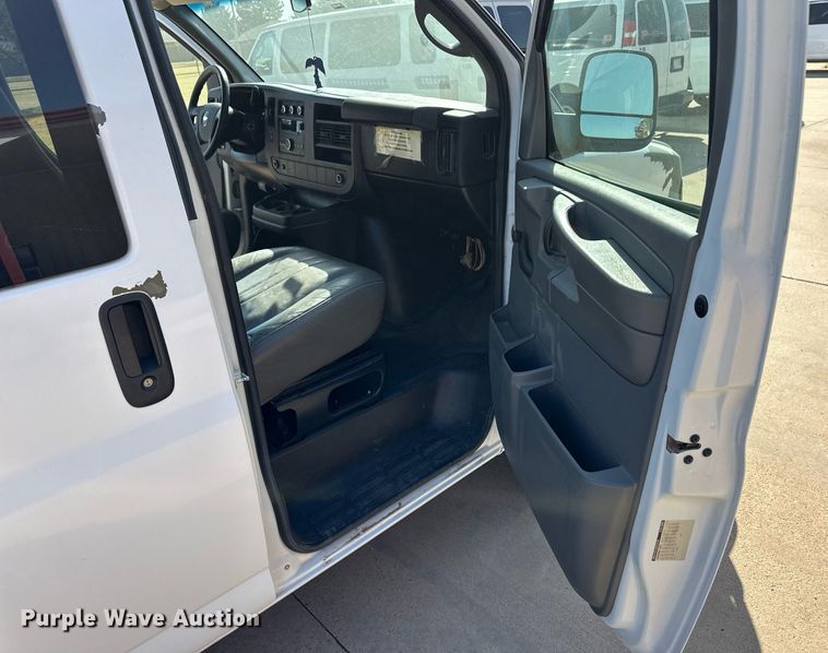 image for item ER8068 2010 Chevrolet Express 3500 van