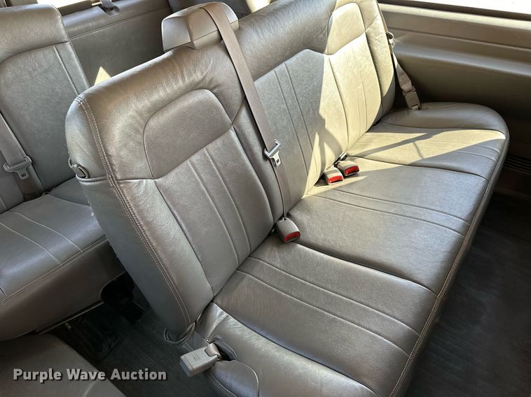 image for item ER8068 2010 Chevrolet Express 3500 van