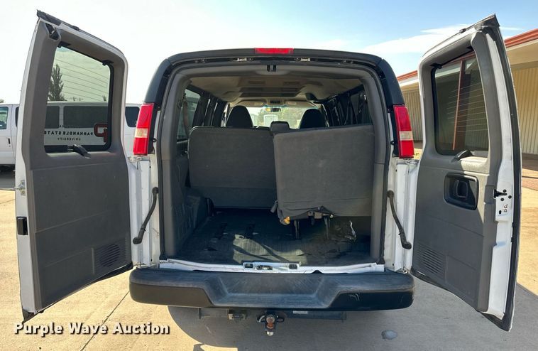 image for item ER8068 2010 Chevrolet Express 3500 van