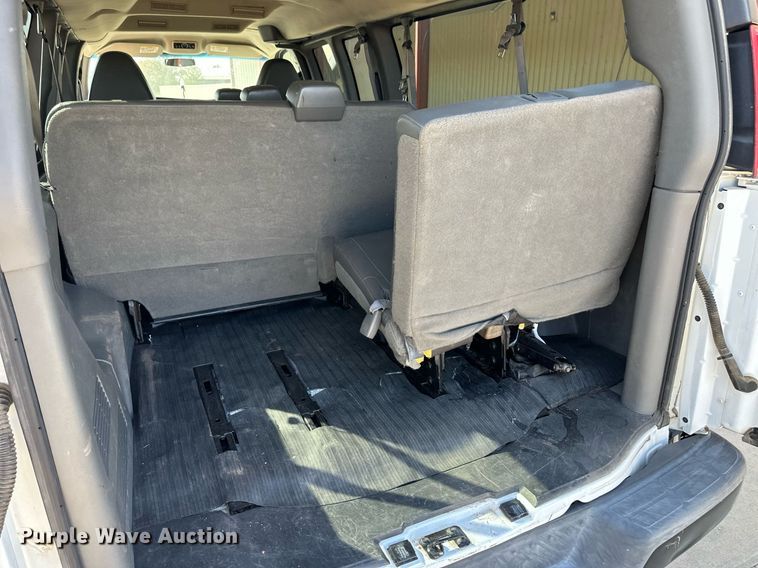 image for item ER8068 2010 Chevrolet Express 3500 van