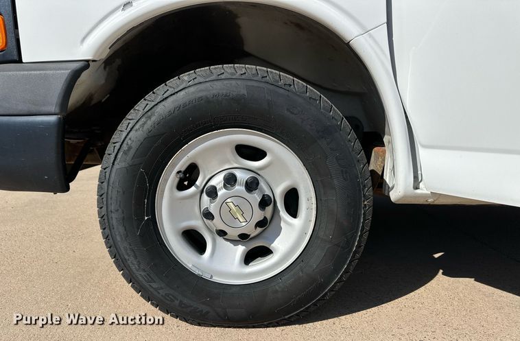 image for item ER8068 2010 Chevrolet Express 3500 van