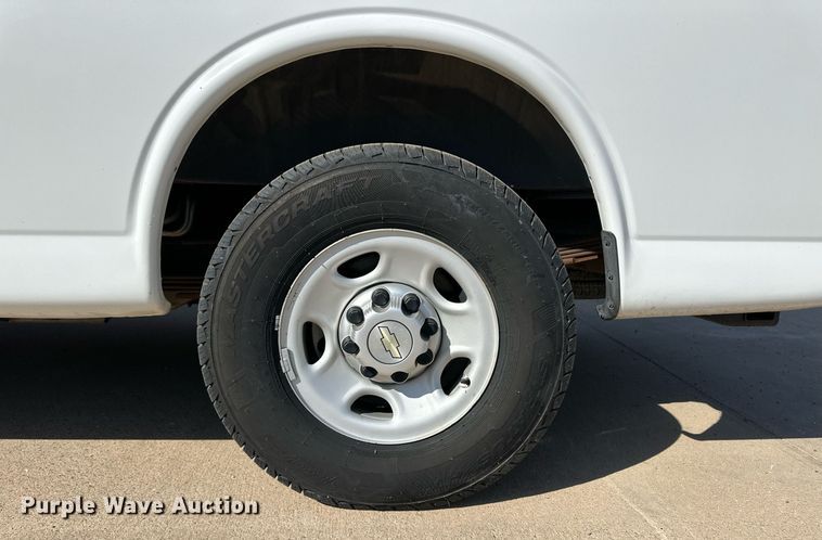 image for item ER8068 2010 Chevrolet Express 3500 van