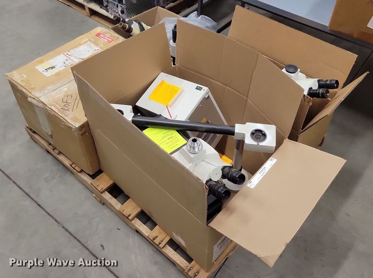 image for item JO9329 (5) Leica microscopes 