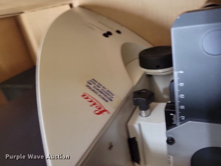 image for item JO9329 (5) Leica microscopes 