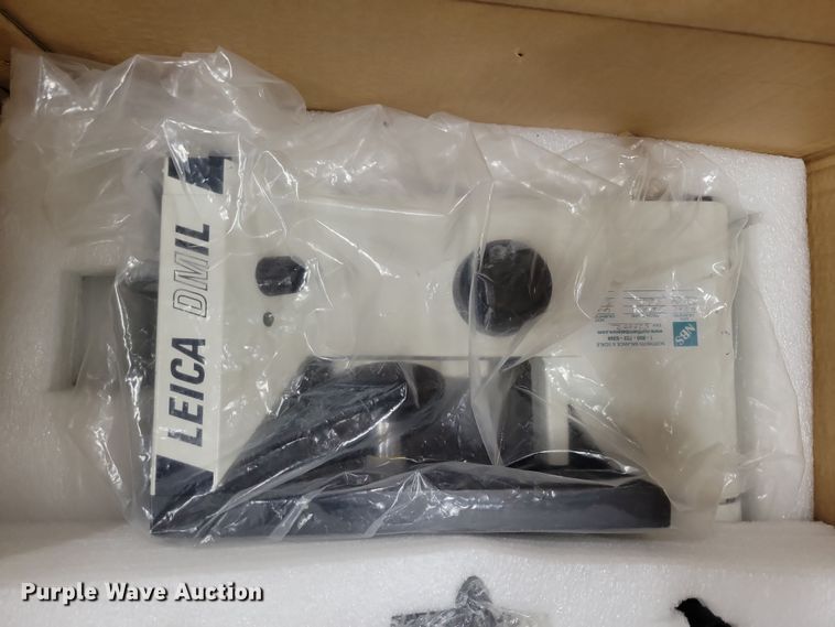 image for item JO9329 (5) Leica microscopes 