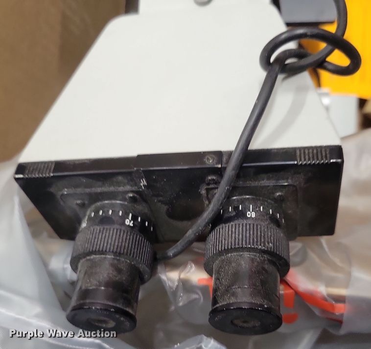 image for item JO9329 (5) Leica microscopes 