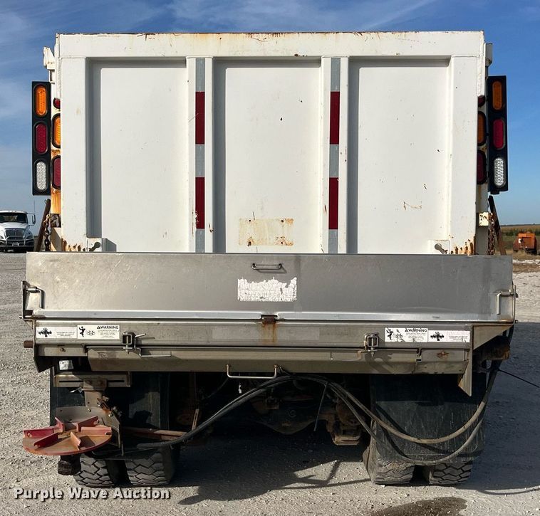 image for item LC9225 2006 Mack CV713 dump truck