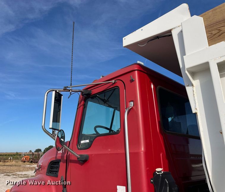 image for item LC9225 2006 Mack CV713 dump truck