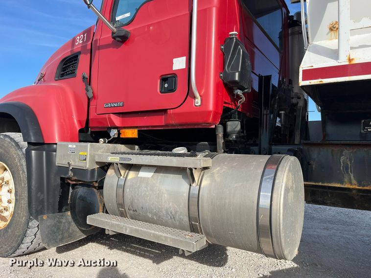 image for item LC9225 2006 Mack CV713 dump truck