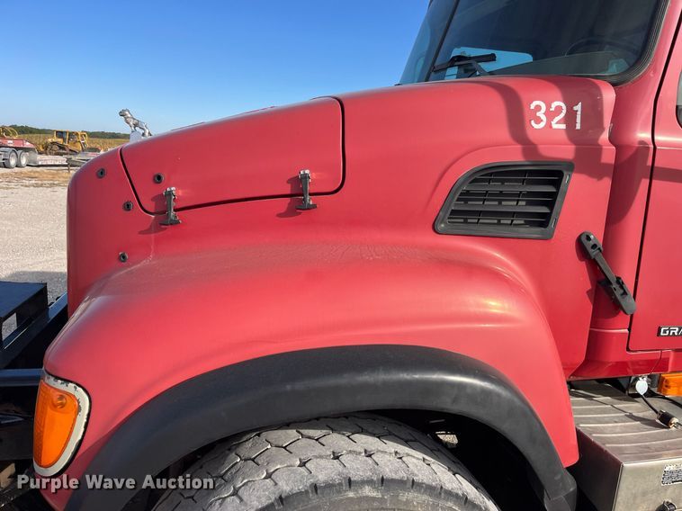 image for item LC9225 2006 Mack CV713 dump truck