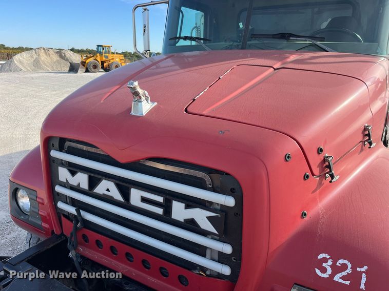 image for item LC9225 2006 Mack CV713 dump truck