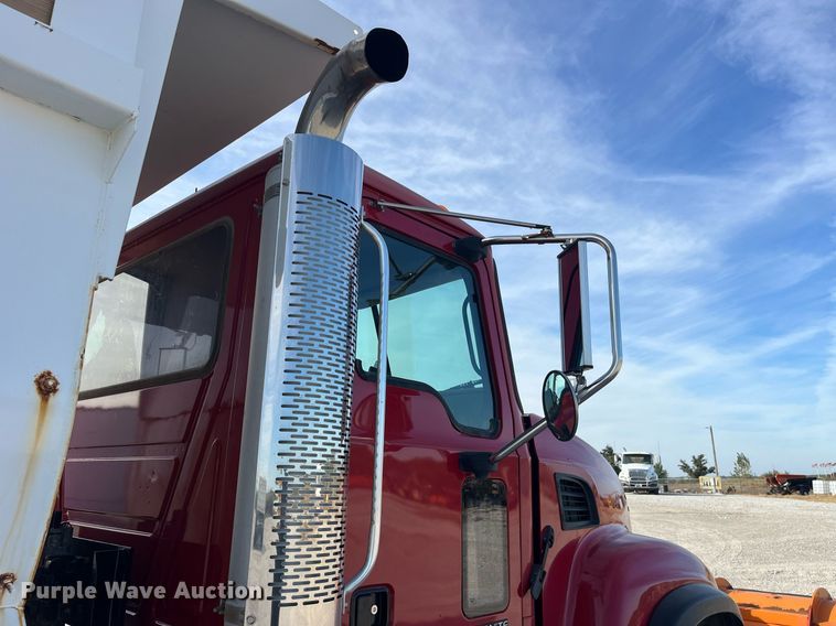 image for item LC9225 2006 Mack CV713 dump truck