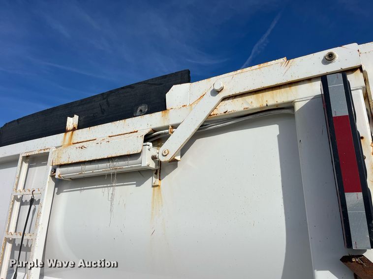 image for item LC9225 2006 Mack CV713 dump truck