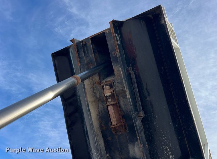 image for item LC9225 2006 Mack CV713 dump truck