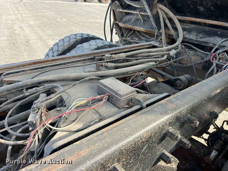 image for item LC9225 2006 Mack CV713 dump truck