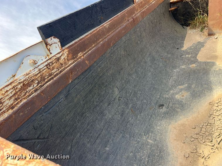 image for item LC9225 2006 Mack CV713 dump truck