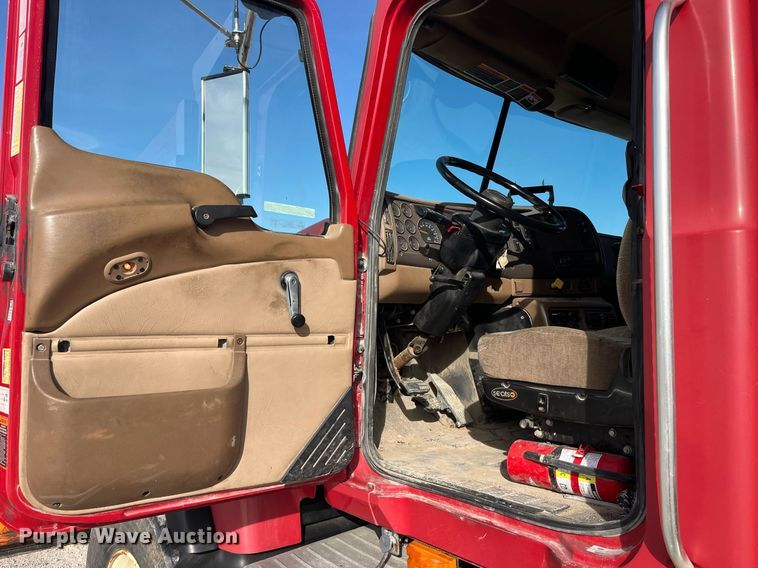 image for item LC9225 2006 Mack CV713 dump truck