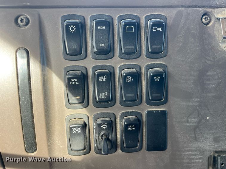 image for item LC9225 2006 Mack CV713 dump truck