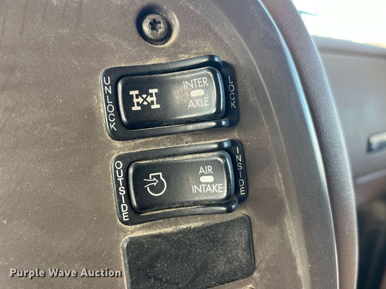 image for item LC9225 2006 Mack CV713 dump truck