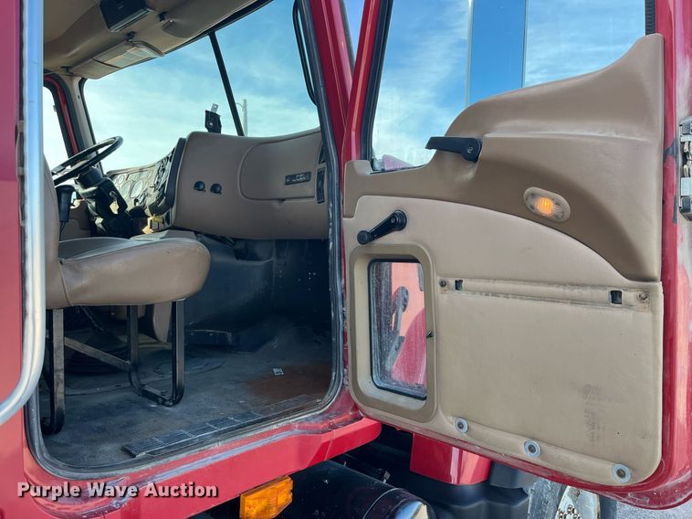 image for item LC9225 2006 Mack CV713 dump truck