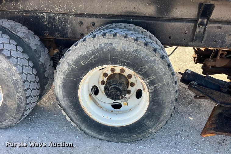 image for item LC9225 2006 Mack CV713 dump truck