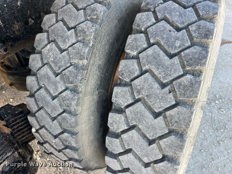 image for item LC9225 2006 Mack CV713 dump truck