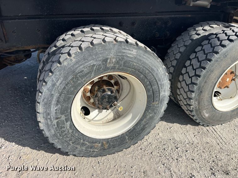 image for item LC9225 2006 Mack CV713 dump truck