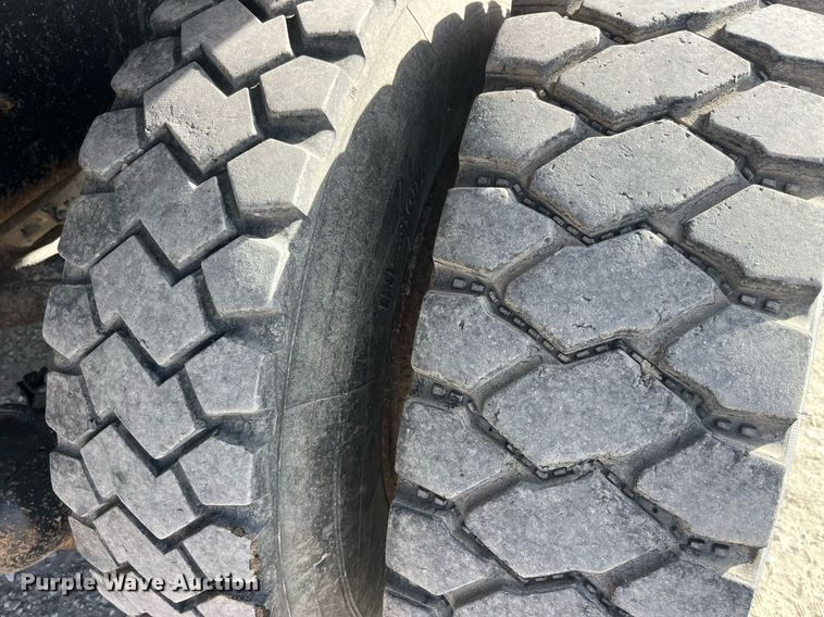 image for item LC9225 2006 Mack CV713 dump truck