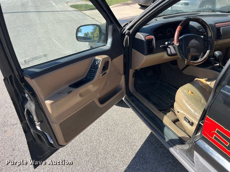 image for item LC9229 1999 Jeep Grand Cherokee Laredo SUV