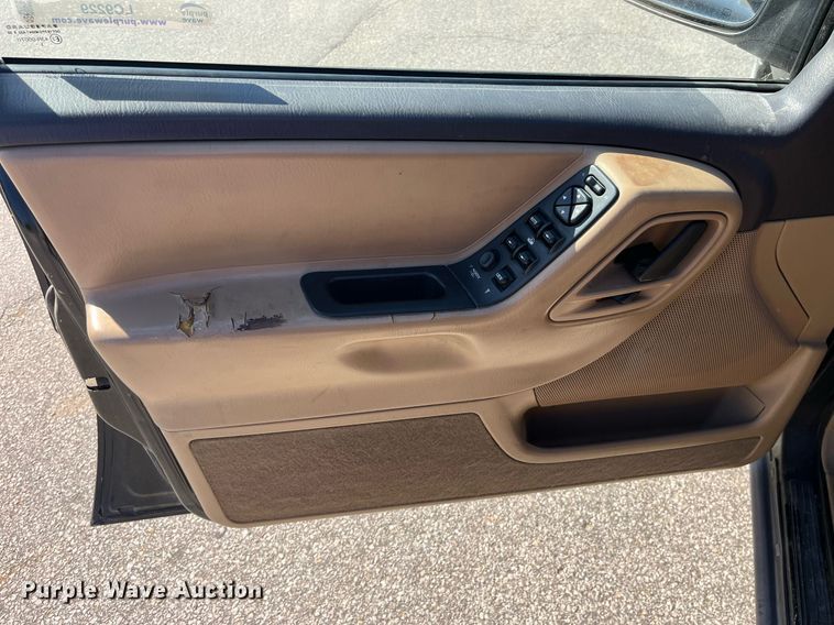 image for item LC9229 1999 Jeep Grand Cherokee Laredo SUV