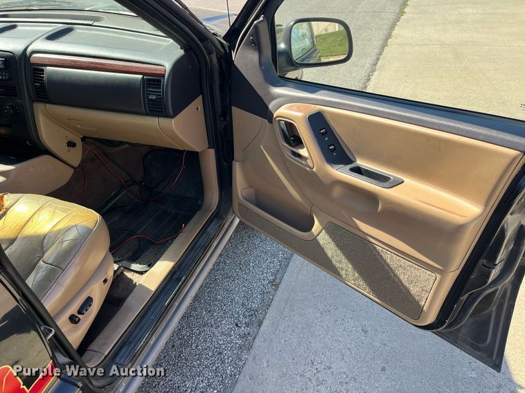 image for item LC9229 1999 Jeep Grand Cherokee Laredo SUV