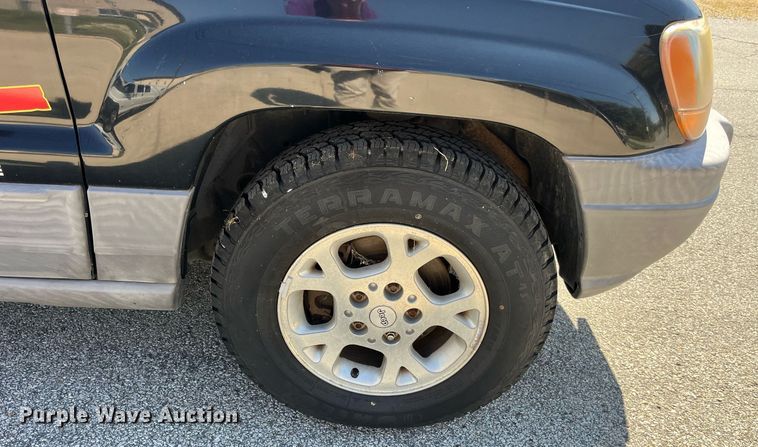 image for item LC9229 1999 Jeep Grand Cherokee Laredo SUV