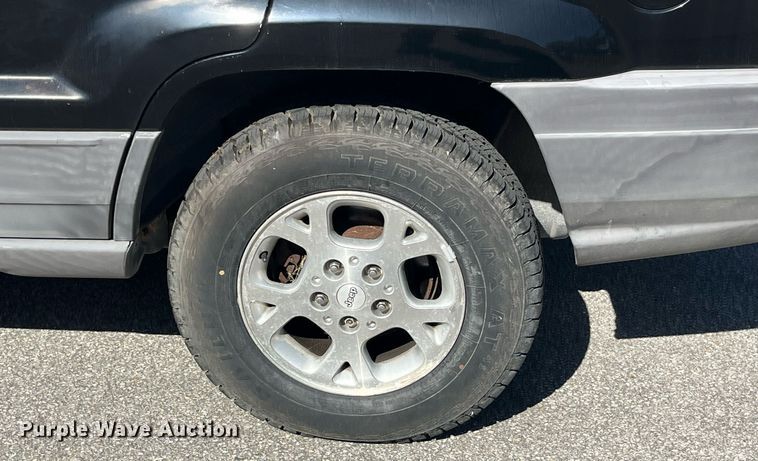 image for item LC9229 1999 Jeep Grand Cherokee Laredo SUV