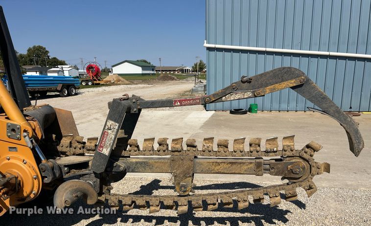 image for item LC9237 1998 Case 460 trencher