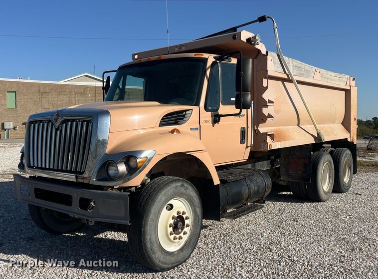 image for item LC9240 2010 International  7400 SFA dump truck