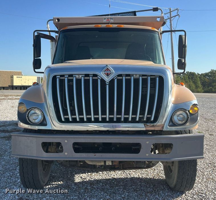 image for item LC9240 2010 International  7400 SFA dump truck