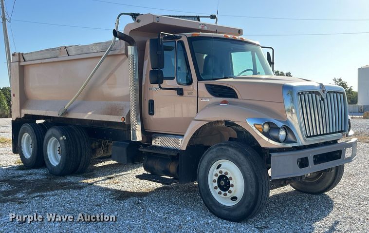 image for item LC9240 2010 International  7400 SFA dump truck
