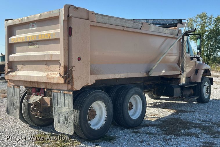 image for item LC9240 2010 International  7400 SFA dump truck