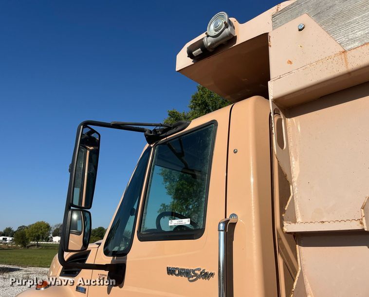 image for item LC9240 2010 International  7400 SFA dump truck