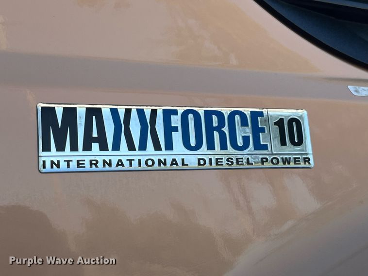 image for item LC9240 2010 International  7400 SFA dump truck