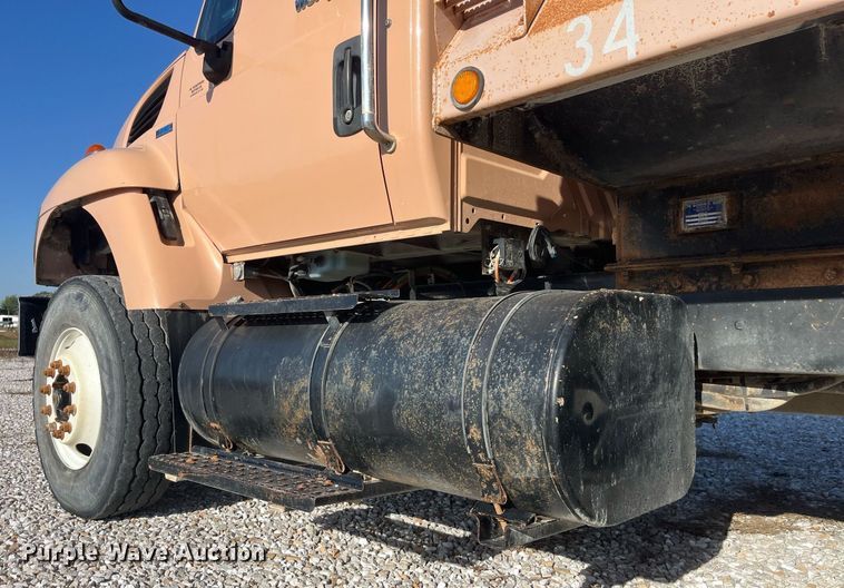 image for item LC9240 2010 International  7400 SFA dump truck