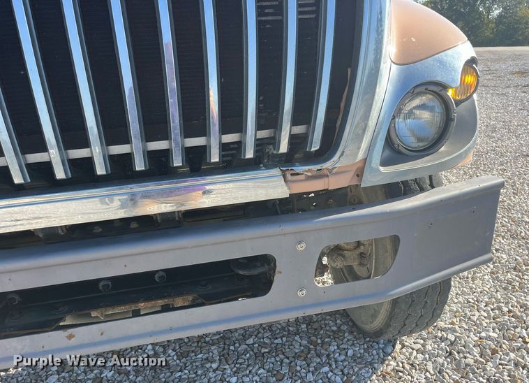 image for item LC9240 2010 International  7400 SFA dump truck