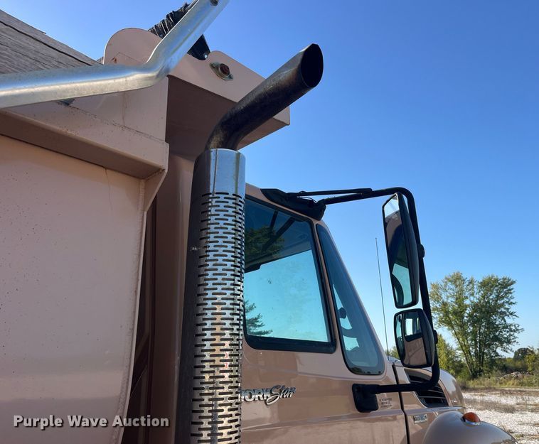 image for item LC9240 2010 International  7400 SFA dump truck